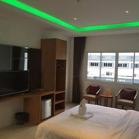 Picasso Motel Патая Екстериор снимка