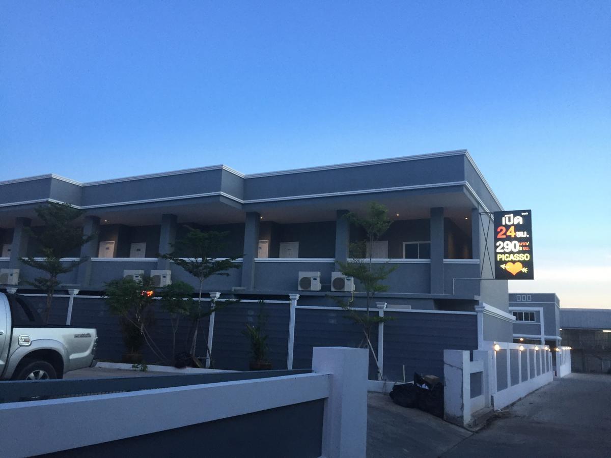 Picasso Motel Патая Екстериор снимка