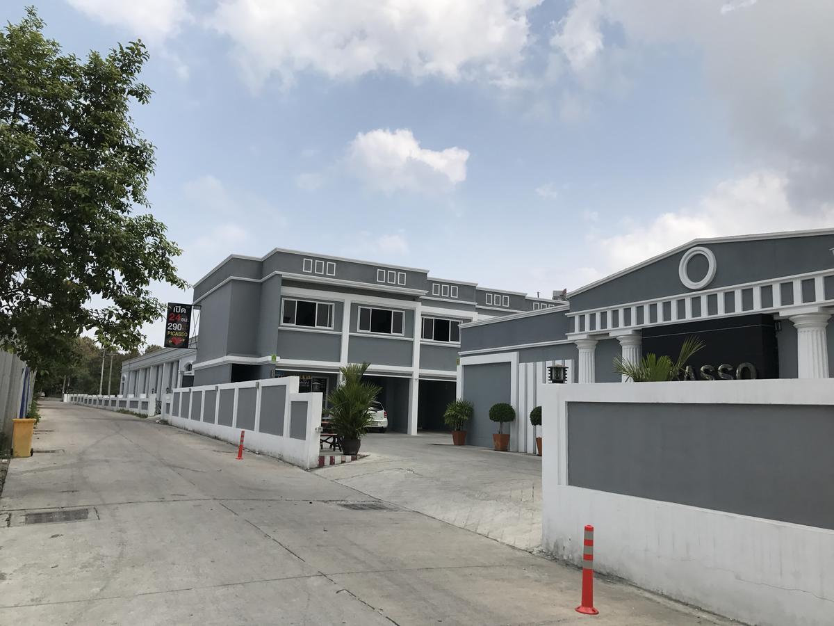 Picasso Motel Патая Екстериор снимка