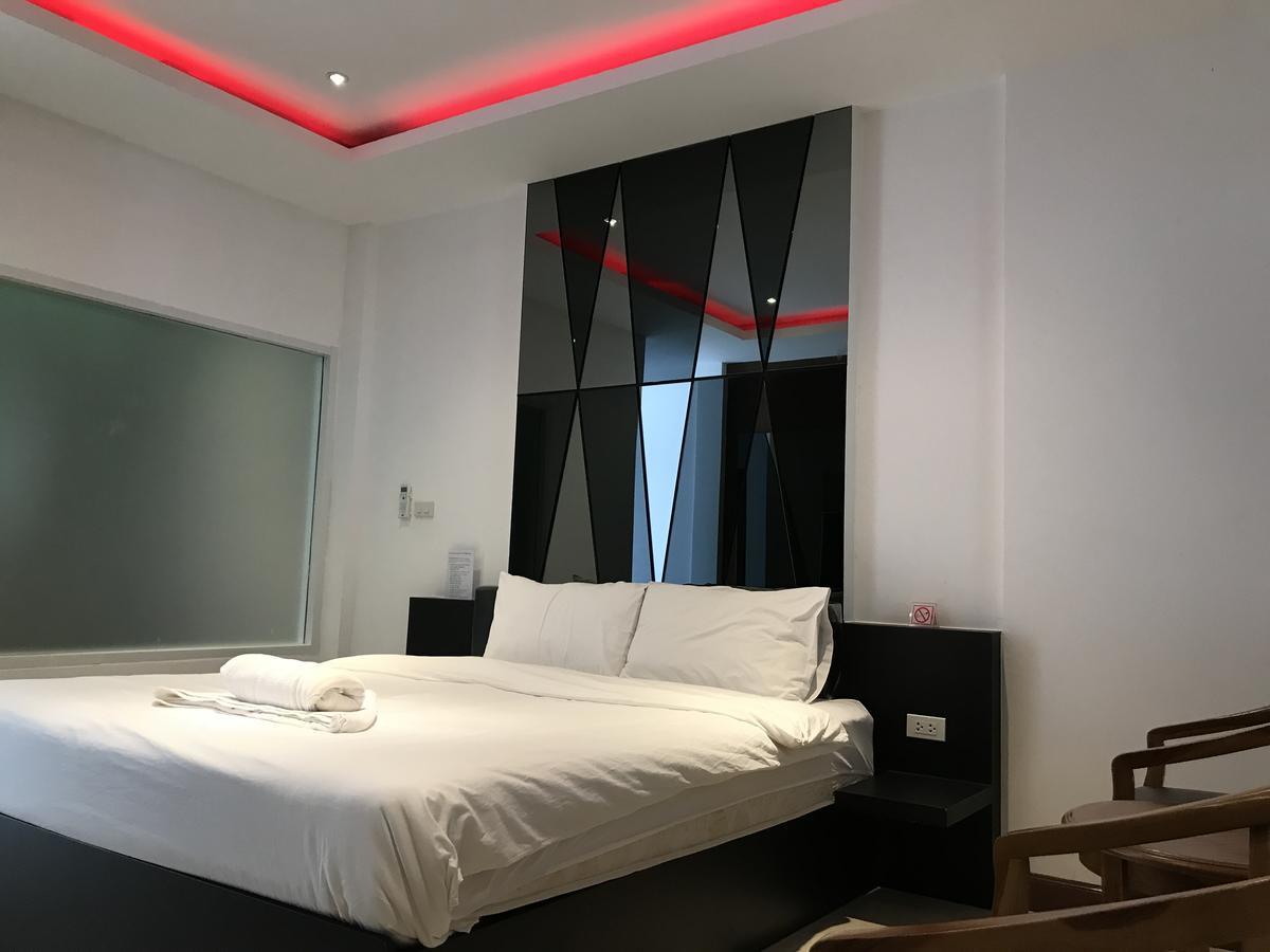 Picasso Motel Патая Екстериор снимка